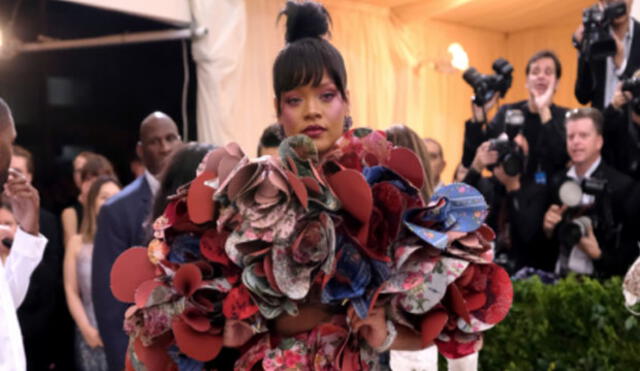 MET 2017: Rihanna no decepcionó y se atrevió a utilizar un extravagante vestido 