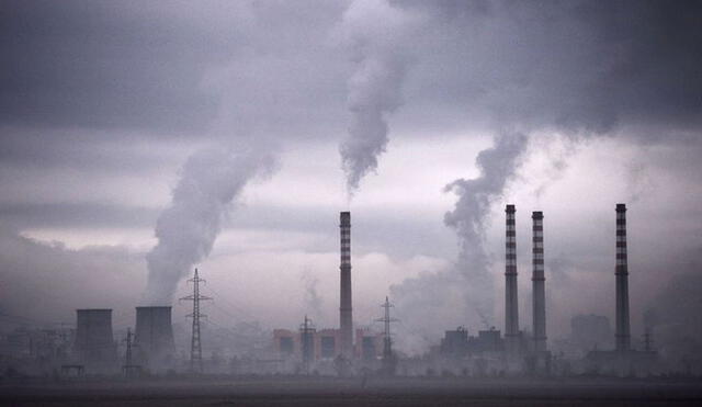 Las fuentes antropogénicas de CO2 se concentran principalmente en el transporte y la industria. Foto: AFP.