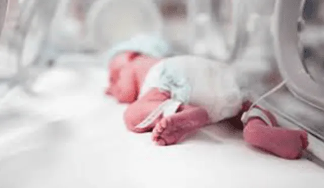 Bebé murió quemado tras caer de la incubadora de una clínica