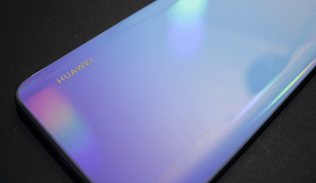 El color Breathing Crystal del Huawei Y9s tiene un acabado en degradado. | Foto: Carol Larrain