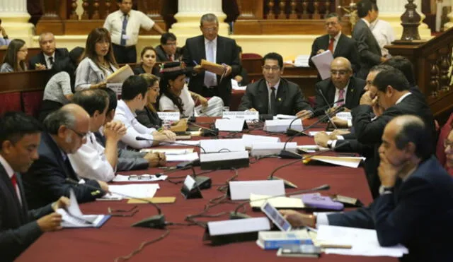Congreso: simpatizantes fujimoristas irrumpen en sesión de comisión [VIDEO]