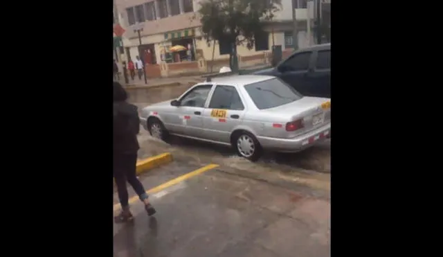Aniego en avenida Brasil provoca corte de agua en 7 distritos de Lima  [VIDEO]