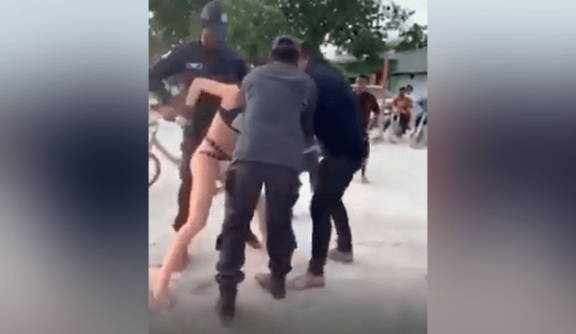 El jefe de Policía de las Maldivas se disculpó por un video que mostró a una turista siendo arrestada y desalojada por usar un bikini en ‘zona prohibida’.