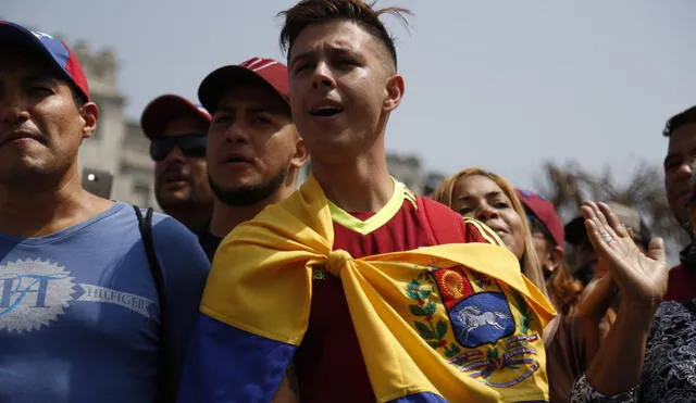Realizan vigilia por Venezuela en Lima [FOTOS]