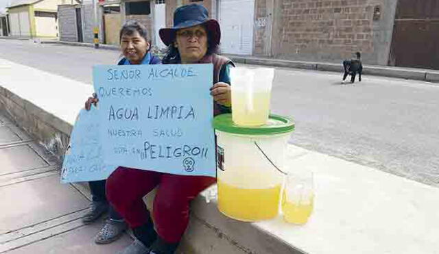 Tacna: Pobladores de Calana toman agua amarillenta