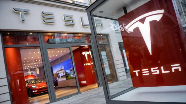 Tesla cerrará sus tiendas físicas para reducir en un 6% el precio de sus autos 