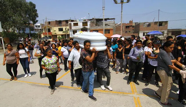 Villa el Salvador: Último adiós a adolescente fallecido en colegio Trilce [FOTOS]