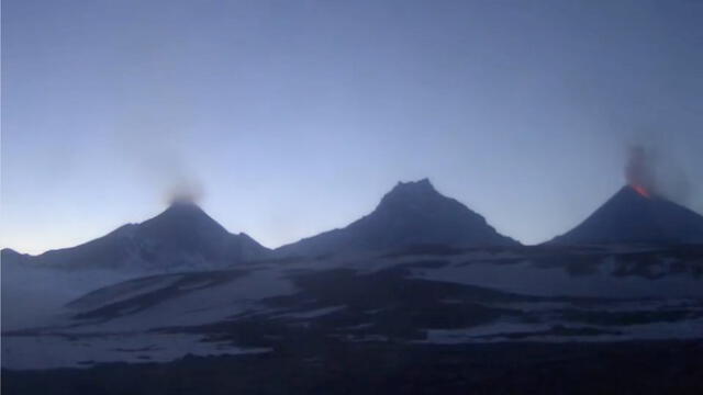 Graban volcán en Rusia cuando entra en erupción. Foto: Difusión.