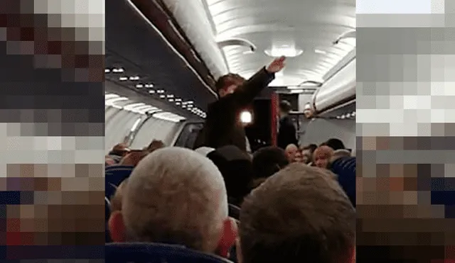 Pasajero en estado de ebriedad insulta y realiza saludo nazi durante un vuelo de Wizz Air [VIDEO]