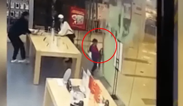 Youtube: puerta de cristal se rompe en la cara de un niño y le deja varios cortes