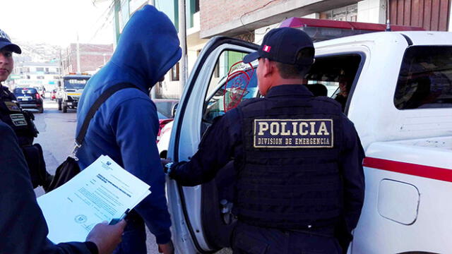El agente chocó su unidad con otro vehículo en Puno.