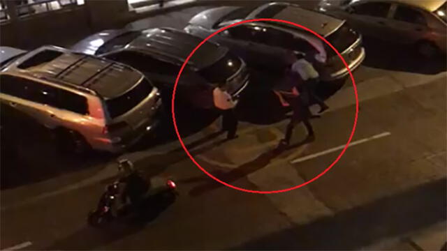 Captan momento en que un hombre es asaltado por tres sujetos en moto [VIDEO]