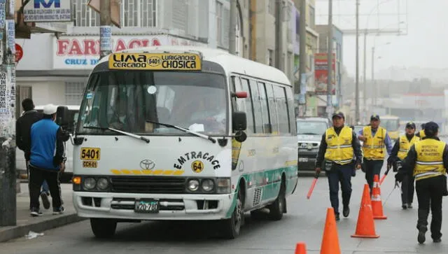 Chosicanos: transportistas denuncian cobros irregulares por tarjetas de circulación