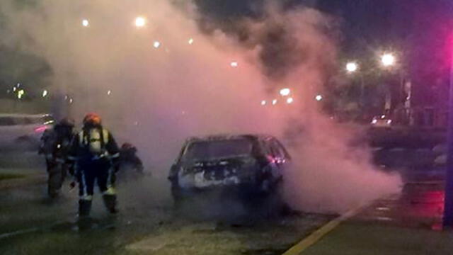 Facebook: taxi se incendia en plena cruce de la avenida La Marina [ VIDEO]