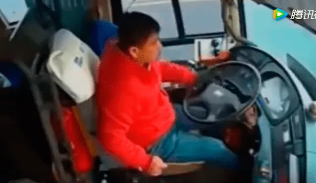 YouTube: conductor de autobús muere mientras manejaba y casi provoca tragedia en China