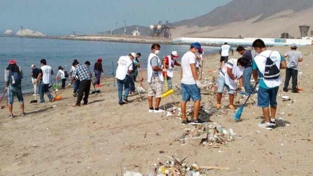 Áncash: Sentenciados limpian las playas de Chimbote