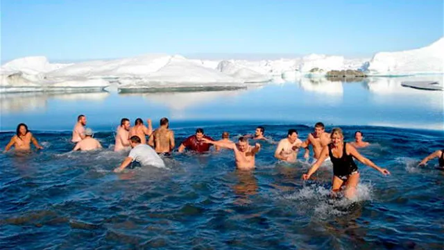 Las temperaturas en Alert superaron el récord absoluto de 1956. En la imagen, los pobladores participan en el Polar Bear Dip. Foto: Byron Felske.