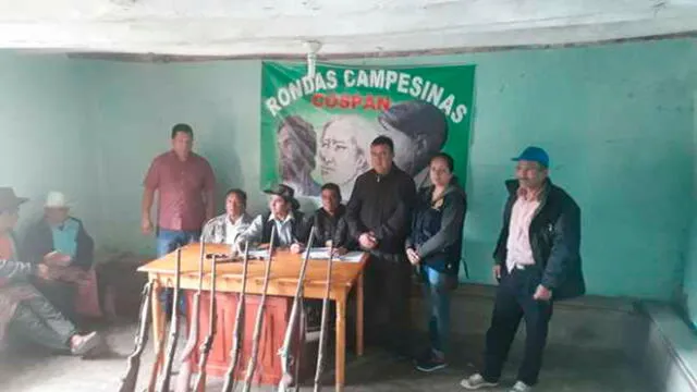 Cajamarca: rondas campesinas entregan 12 armas de fuego a la Policía