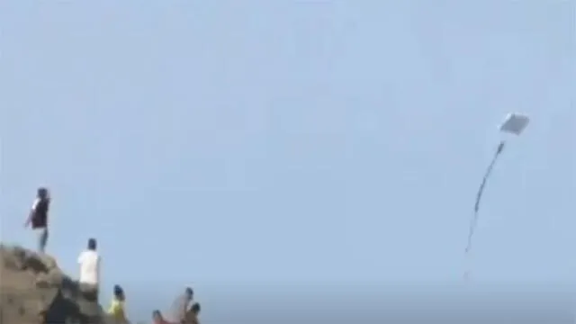 Vecinos del Rímac vuelan cometas pese a restricción de tránsito [VIDEO]