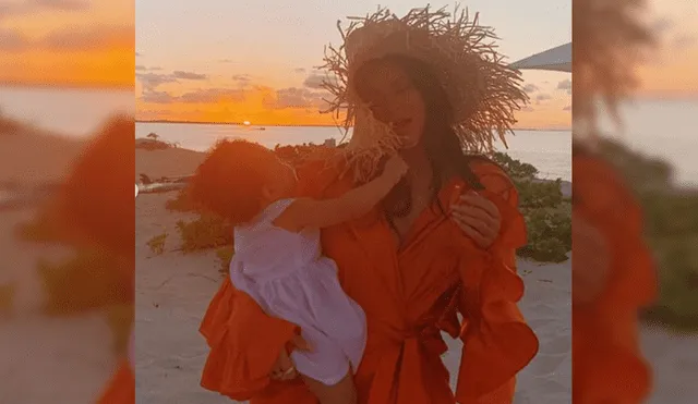 Kylie Jenner y su hija Stormi desbordan ternura con fotos en la playa