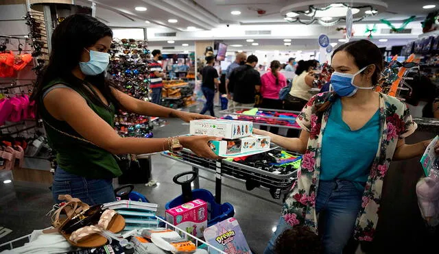 Periodistas han decidido comprar juguetes para las donaciones de la iniciativa 'Un Juguete: una buena noticia', con la cual repartirán juguetes, ropa y alimentos a cientos de niños desfavorecidos en dos ciudades en Venezuela. Foto: EFE