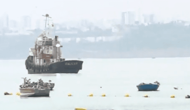 Barco se volteó en horas de la madrugada. Foto: captura de América