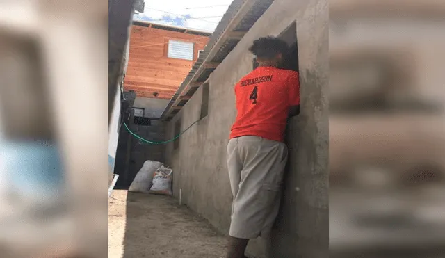 En Facebook, una pareja de novios cumplió su meta al construir su propia casa con ayuda de sus familiares.