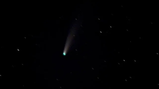 Cometa NEOWISE en los cielos de Francia. Foto: AFP.