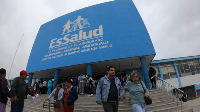 Trabajadores de EsSalud piden implementos en la primera línea de batalla. Créditos: Bryan Rubio / La República.