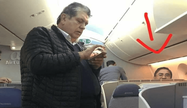 Vía Facebook: ¿es verdad que César Hinostroza y Alan García viajaron en el mismo avión a España? [FOTOS]