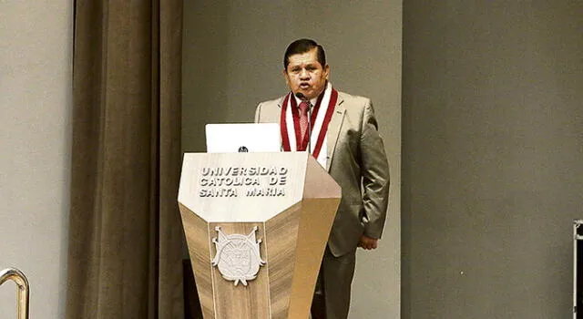 Amistades. Walter Gutiérrez y el gobernador Elmer Cáceres Llica eligen a los funcionarios.