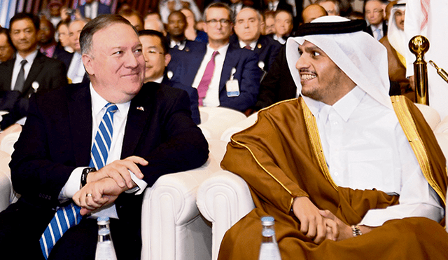 Diplomacia. Secretario de Estado, Mike Pompeo, y el canciller de Omán, Yusuf bin Alawi. Foto: EFE