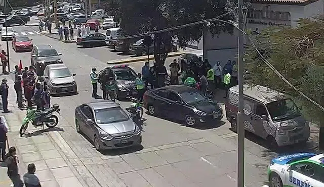 El intento de robo ocurrió en el cruce de la avenida Caminos del Inca con la calle Punta Pejerrey. (Foto: Captura de video / Municipalidad de Surco)