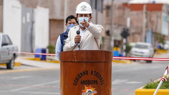 de todo. Elmer Cáceres aprovechó inauguración de vía para lanzar polémicas frases.