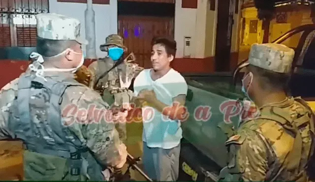 Joven pide a militares que le tiren un cocacho por salir en pleno toque de queda [VIDEO] 