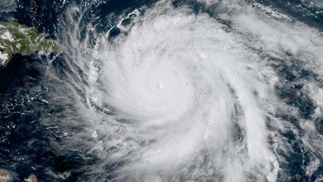 Huracán María se debilita a categoría 2 y avanza hacia República Dominicana