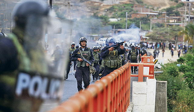 Huelga indefinida en Olmos inició con bombas y enfrentamientos