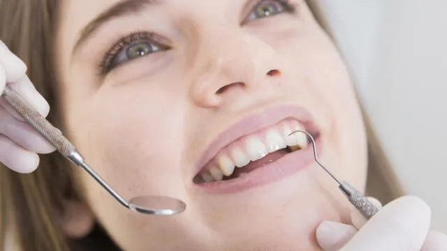 ¿Dientes oscuros, amarillos o con manchas? Todo lo que debes saber sobre el blanqueamiento dental