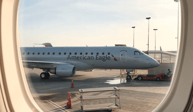 Avión de American Eagle sufre abruto aterrizaje.