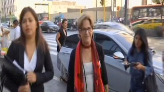 Susana Villarán se presenta en la Fiscalía para diligencia de deslacrado [VIDEO]