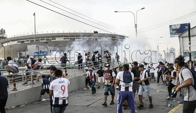 Reportaron disturbios en exteriores del Estadio Nacional. Foto: La República