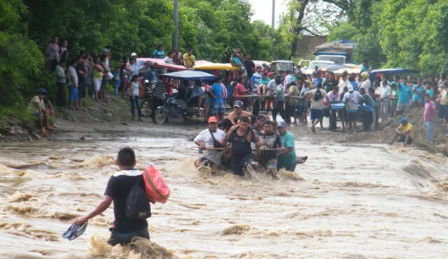 Fuertes lluvias ocasionan desbordes en Piura| VIDEO