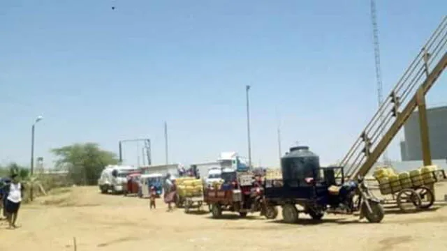 Talara: indignados bloquean Panamericana tras sobrevivir semanas sin agua potable  [FOTOS Y VIDEOS]