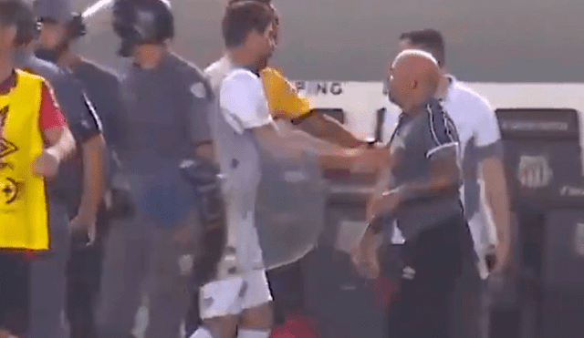 Jorge Sampaoli protagoniza incidente con entrenador de Atlético Paranaense.