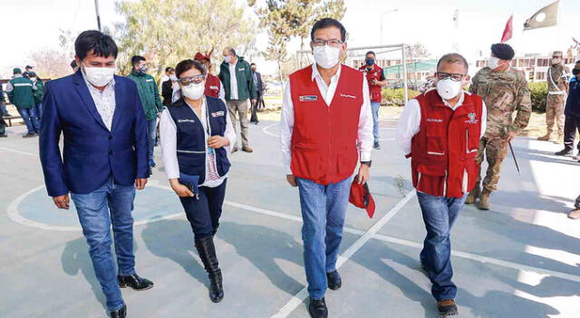 Trabajo. Brigadas recogen los cuerpos de personas que fallecen a consecuencia del coronavirus en Arequipa.