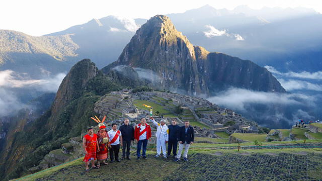 Encendido de la antorcha en Machu Picchu. Foto: Presidencia