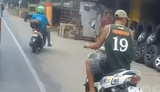 Facebook viral: choca repentinamente cuando manejaba una moto por mirar a una linda mujer [VIDEO]