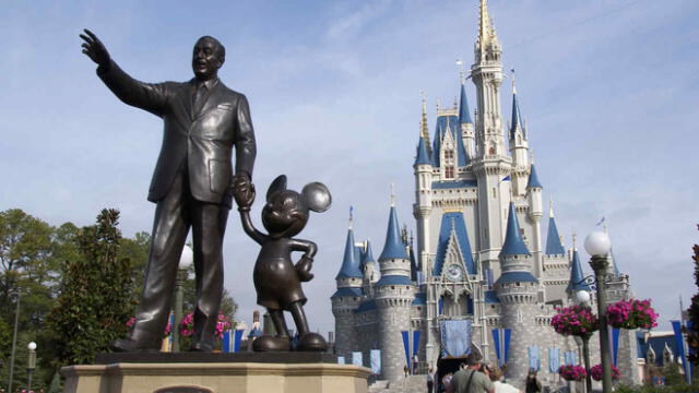 Beneficios anuales de Walt Disney descienden 17%