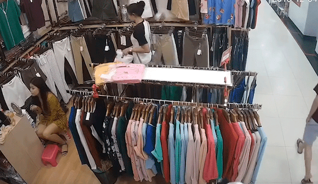 YouTube viral: cámaras captan a mujer robando en tienda mientras vendedora se maquillaba [VIDEO]