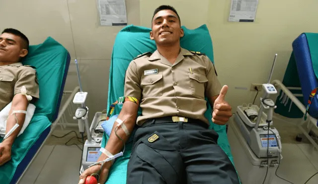 Alumnos de la PNP donan sangre a bomberos heridos en Villa El Salvador [FOTOS]
